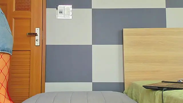 Kiera Thomas online show from 01/12/25, 07:00