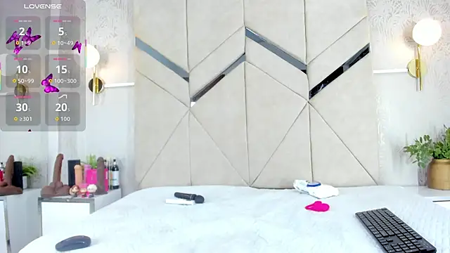 LiaVelez online show from 04/23/26, 01:46