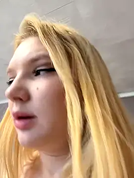 Snapshot of AmmyHot chatting on 10/23/25, 04:34 AmmyHot online show from 10/23/25, 04:34