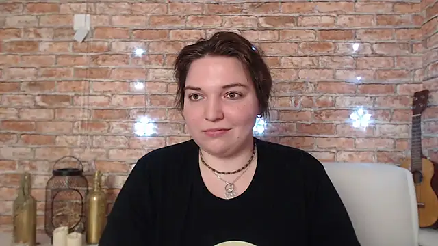 Amelia Kiss  online show from 12/30/24, 03:47