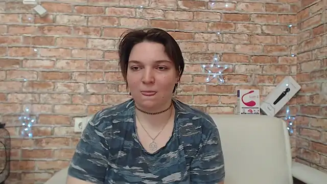 Amelia Kiss  online show from 04/21/26, 02:51