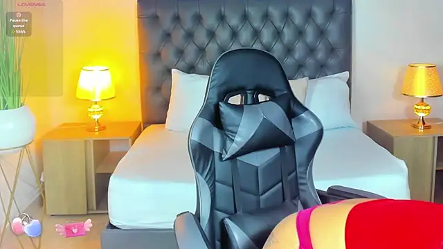 yosselin23 online show from 02/17/25, 12:05