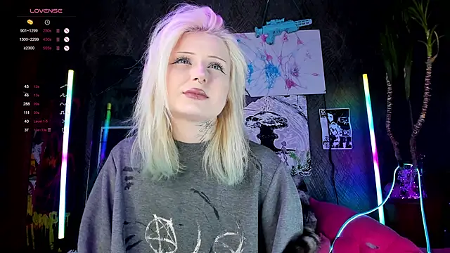 Snapshot of little_grinch666 chatting on 02/22/25, 08:20 little grinch666 online show from 02/22/25, 08:20