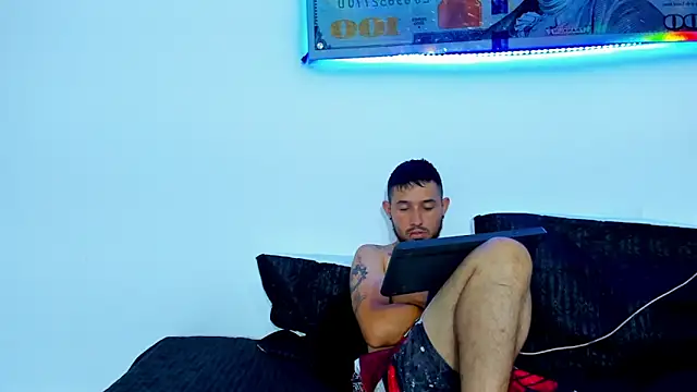 Snapshot of Bad_Couple_1 chatting on 03/19/25, 10:33 Bad Couple 1 online show from 03/19/25, 10:33