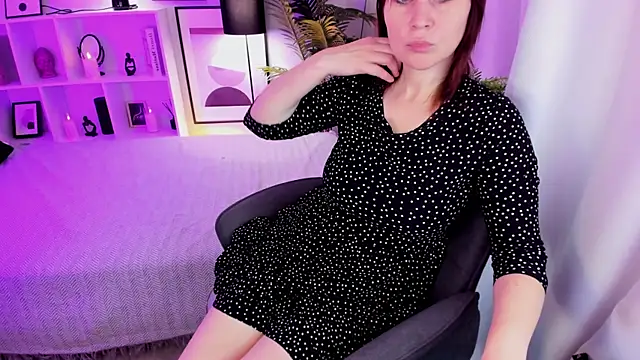 ZoeEast online show from 11/05/25, 01:33