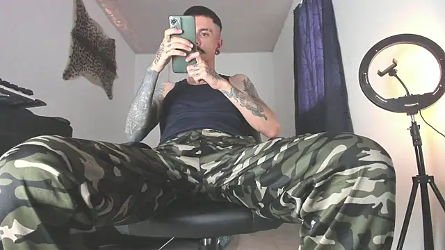 Aaron BigDickxxx online show from 07/30/26, 05:01