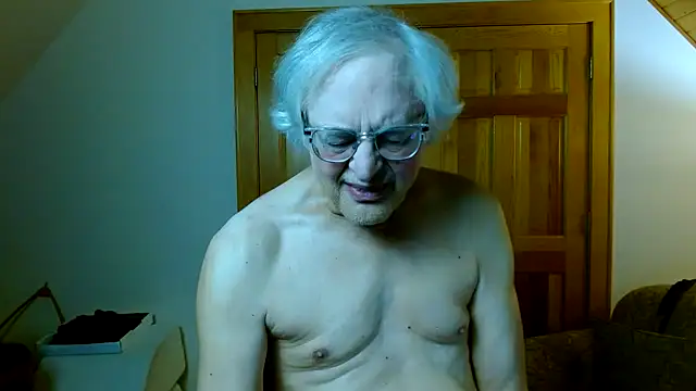 Snapshot of stripfun23 chatting on 11/01/25, 01:29 stripfun23 online show from 11/01/25, 01:29