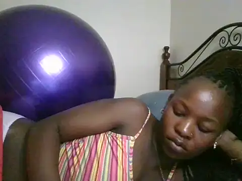 Snapshot of Sonnia_ chatting on 02/14/25, 08:42 Sonnia online show from 02/14/25, 08:42