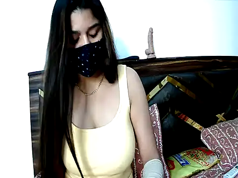 Gloie4u online show from 04/18/26, 07:07