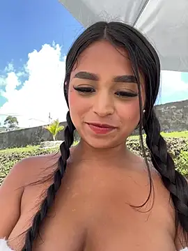 Snapshot of Juli_Walker chatting on 12/05/24, 03:50 Juli Walker online show from 12/05/24, 03:50