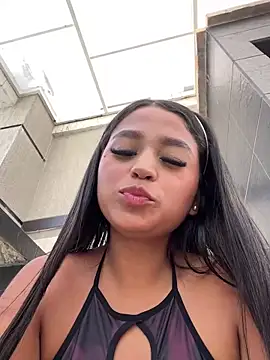 Snapshot of Juli_Walker chatting on 12/12/24, 03:48 Juli Walker online show from 12/12/24, 03:48