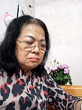 Hotestlove online show from 12/14/25, 10:20