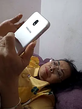 Hotestlove online show from 12/17/25, 11:05