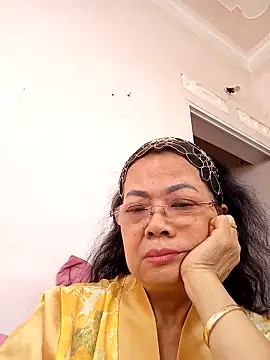 Hotestlove online show from 12/18/25, 12:17