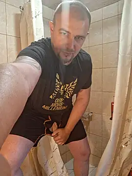 Snapshot of Foxyshaved chatting on 05/27/26, 05:15 Foxyshaved online show from 05/27/26, 05:15