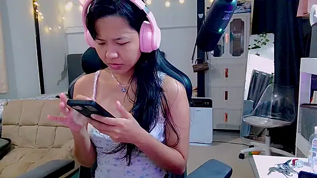Snapshot of Kana_G chatting on 02/18/25, 04:15 Kana G online show from 02/18/25, 04:15