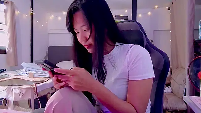 Snapshot of Kana_G chatting on 03/05/25, 07:16 Kana G online show from 03/05/25, 07:16
