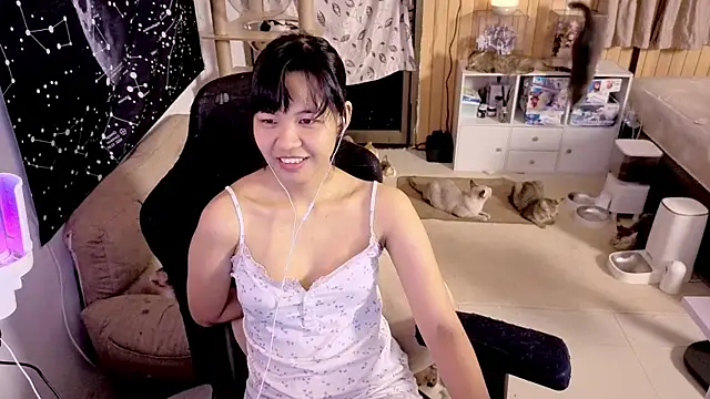 Snapshot of Kana_G chatting on 09/23/25, 03:48 Kana G online show from 09/23/25, 03:48