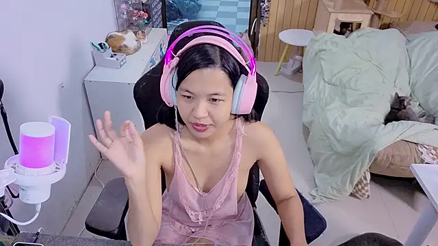 Snapshot of Kana_G chatting on 11/13/25, 09:41 Kana G online show from 11/13/25, 09:41