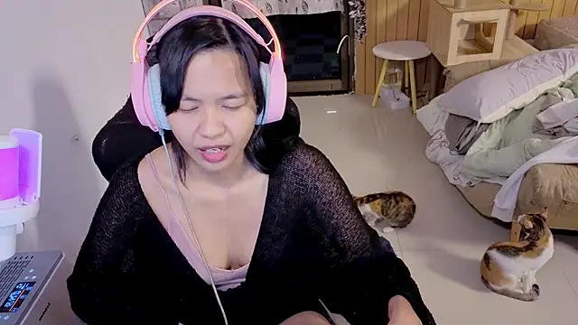 Snapshot of Kana_G chatting on 11/19/25, 05:13 Kana G online show from 11/19/25, 05:13