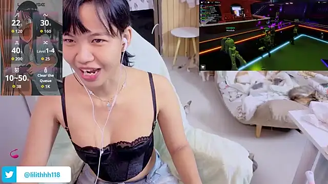 Snapshot of Kana_G chatting on 11/24/25, 01:44 Kana G online show from 11/24/25, 01:44