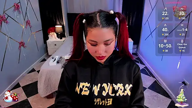 Snapshot of kyliejenner_hot chatting on 12/08/24, 11:57 kyliejenner hot online show from 12/08/24, 11:57