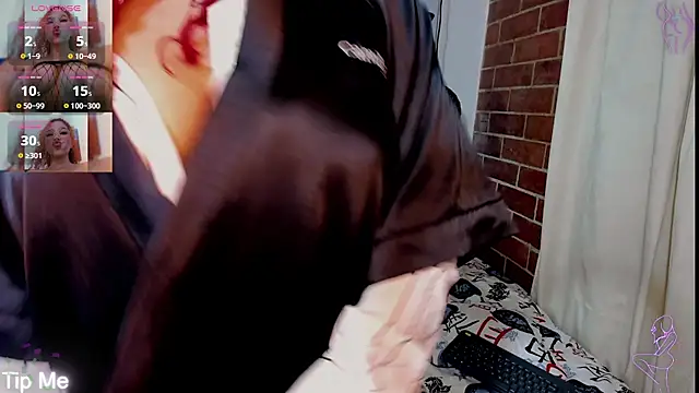 kyliejenner hot online show from 10/26/25, 01:44