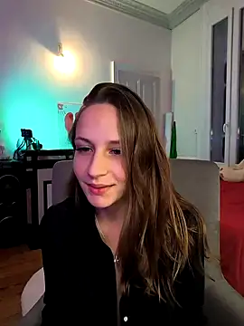 Snapshot of emma4xxx chatting on 12/28/24, 08:25 emma4xxx online show from 12/28/24, 08:25