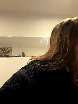 emma4xxx online show from 11/22/25, 07:02