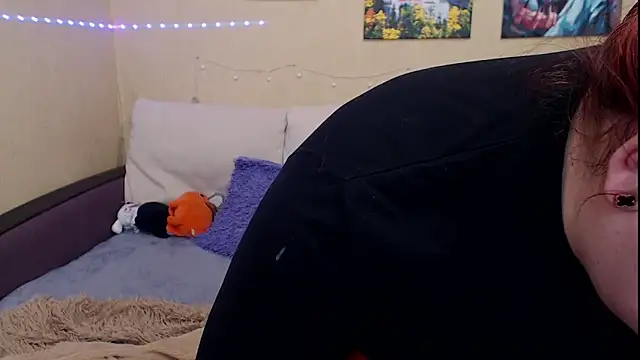 Snapshot of JuliaKeln chatting on 02/17/25, 10:14 JuliaKeln online show from 02/17/25, 10:14