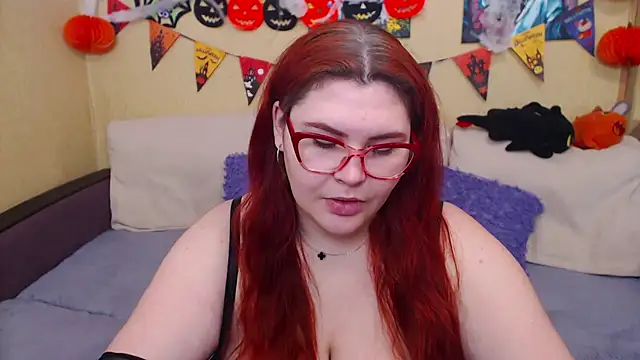 Snapshot of JuliaKeln chatting on 10/25/25, 02:02 JuliaKeln online show from 10/25/25, 02:02