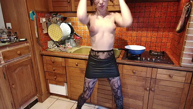 Prxscillia Tx online show from 12/24/24, 12:11