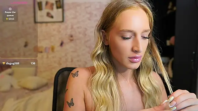 Nicolette  Shea  online show from 09/11/25, 09:20