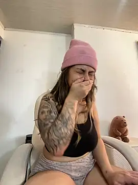 Snapshot of Rose_Gang chatting on 12/13/24, 03:21 Rose Gang online show from 12/13/24, 03:21