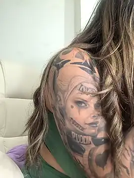 Snapshot of Rose_Gang chatting on 12/15/24, 06:07 Rose Gang online show from 12/15/24, 06:07