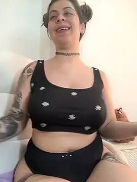 Snapshot of Rose_Gang chatting on 01/14/25, 03:15 Rose Gang online show from 01/14/25, 03:15