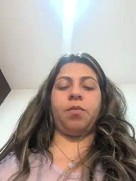 Snapshot of Rose_Gang chatting on 02/02/25, 08:13 Rose Gang online show from 02/02/25, 08:13