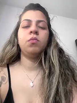 Snapshot of Rose_Gang chatting on 03/05/25, 01:17 Rose Gang online show from 03/05/25, 01:17