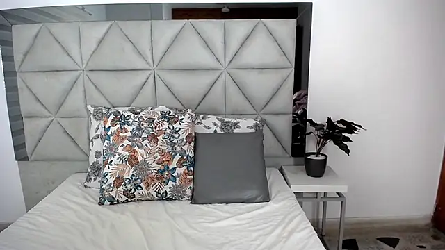 nina pons online show from 01/09/25, 12:14