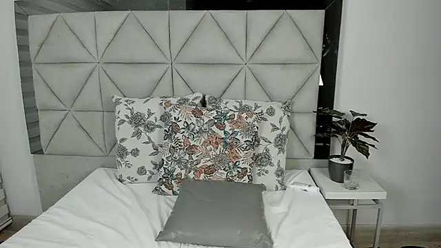 nina pons online show from 03/13/25, 12:05