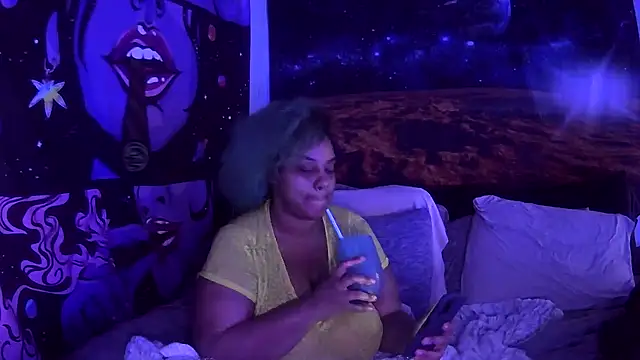 Snapshot of AutumnHart chatting on 02/05/25, 01:54 AutumnHart online show from 02/05/25, 01:54