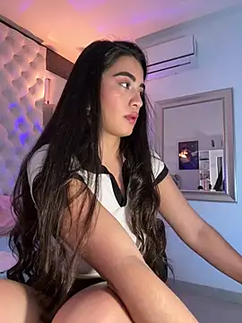 Snapshot of ZarahEvans chatting on 12/10/24, 10:47 ZarahEvans online show from 12/10/24, 10:47