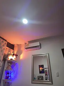 Snapshot of ZarahEvans chatting on 02/13/25, 10:54 ZarahEvans online show from 02/13/25, 10:54