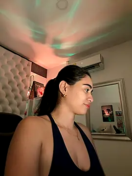 Snapshot of ZarahEvans chatting on 10/15/25, 08:20 ZarahEvans online show from 10/15/25, 08:20