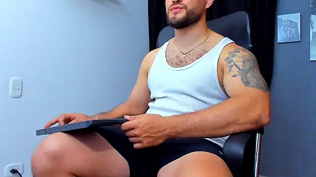 Snapshot of AndrewDiaz chatting on 11/05/25, 03:39 AndrewDiaz online show from 11/05/25, 03:39