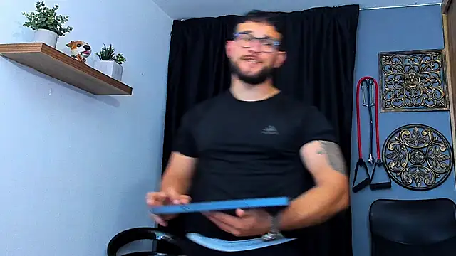 Snapshot of AndrewDiaz chatting on 02/11/26, 11:54 AndrewDiaz online show from 02/11/26, 11:54