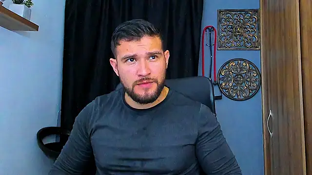 Snapshot of AndrewDiaz chatting on 02/13/26, 07:04 AndrewDiaz online show from 02/13/26, 07:04