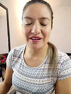 Snapshot of valeriahunter1 chatting on 11/20/25, 10:31 valeriahunter1 online show from 11/20/25, 10:31
