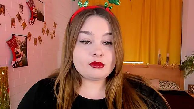 Snapshot of KimberlyMaran chatting on 12/17/24, 12:33 KimberlyMaran online show from 12/17/24, 12:33