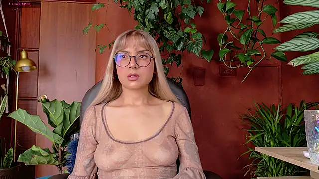 Yeriawaddell  online show from 05/19/26, 08:48